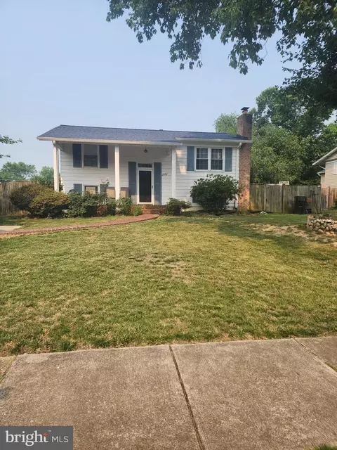 7952 Hammond St, Alexandria, VA 22309