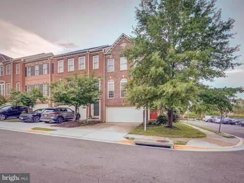8410 Chaucer House Ct, Lorton, VA 22079