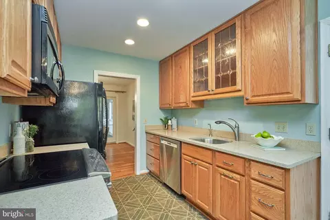 2002 Byrd Rd, Vienna, VA 22182 photo 16