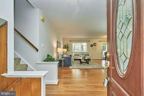 2002 Byrd Rd, Vienna, VA 22182 photo 4