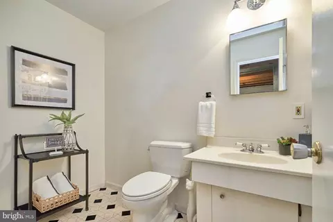 2002 Byrd Rd, Vienna, VA 22182 photo 35