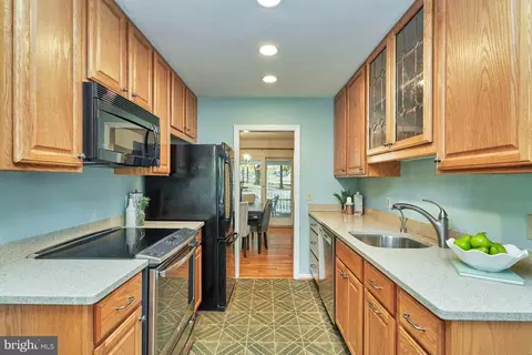 2002 Byrd Rd, Vienna, VA 22182 photo 17