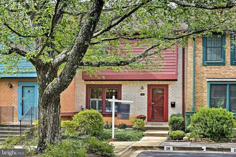 2180 Golf Course Dr, Reston, VA 20191 photo 4