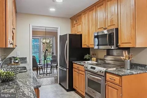 2180 Golf Course Dr, Reston, VA 20191 photo 15
