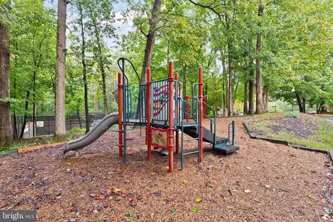 View/Area - 5906 D Bayshire Rd, Springfield, VA 22152 photo 1 of 1