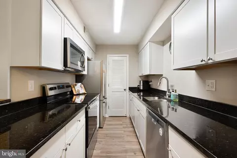 Kitchen - 5906 D Bayshire Rd, Springfield, VA 22152 photo 1 of 3