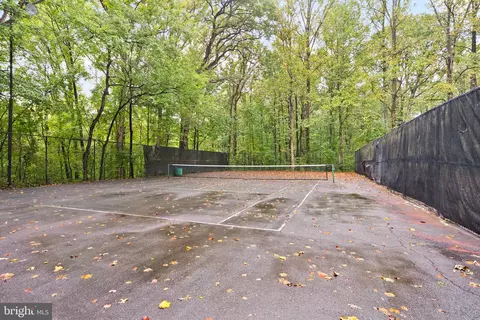 Exterior - 5906 D Bayshire Rd, Springfield, VA 22152 photo 3 of 6