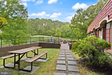 Exterior - 5906 D Bayshire Rd, Springfield, VA 22152 photo 4 of 6