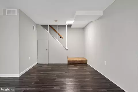 Living - 6902 Ontario St, Springfield, VA 22152 photo 2 of 6