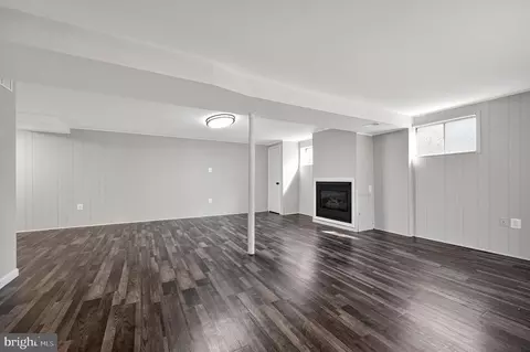 Living - 6902 Ontario St, Springfield, VA 22152 photo 5 of 6