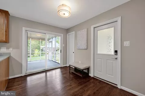 Entry Way - 6902 Ontario St, Springfield, VA 22152 photo 1 of 4