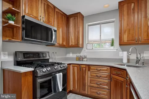 Kitchen - 6902 Ontario St, Springfield, VA 22152 photo 2 of 4