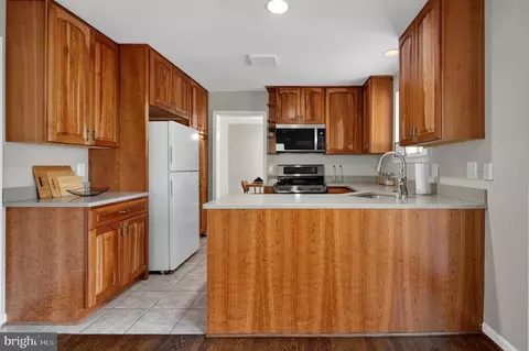 Kitchen - 6902 Ontario St, Springfield, VA 22152 photo 4 of 4