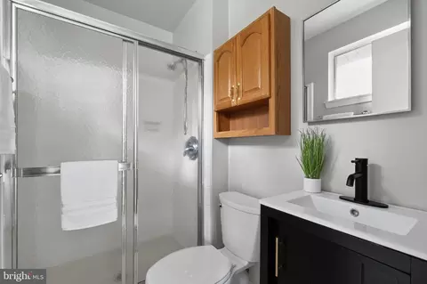 Bath - 6902 Ontario St, Springfield, VA 22152 photo 2 of 4