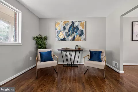 Entry Way - 6902 Ontario St, Springfield, VA 22152 photo 2 of 4