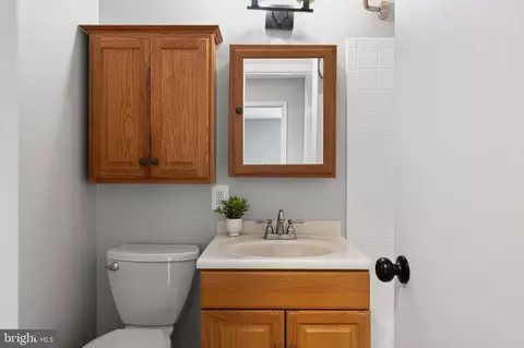 Bath - 6902 Ontario St, Springfield, VA 22152 photo 3 of 4