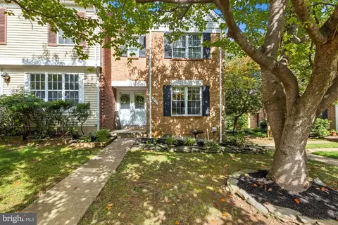 5715 Lawsons Hill Ct, Alexandria, VA 22310