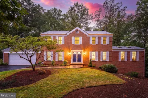 10809 Dayflower Ct, Reston, VA 20191