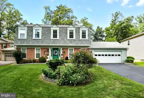 8126 Viola St, Springfield, VA 22152