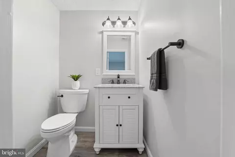 Entry Way - 2350 Swaps Ct, Reston, VA 20191 photo 4 of 6