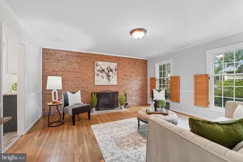 Living - 2350 Swaps Ct, Reston, VA 20191 photo 4 of 8