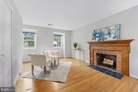 Living - 2350 Swaps Ct, Reston, VA 20191 photo 6 of 8
