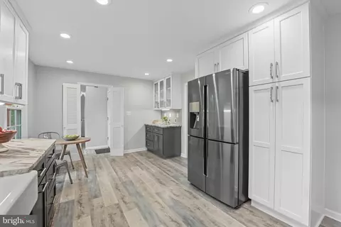 Entry Way - 2350 Swaps Ct, Reston, VA 20191 photo 3 of 6