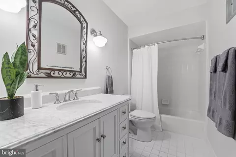 Bath - 2350 Swaps Ct, Reston, VA 20191 photo 4 of 4