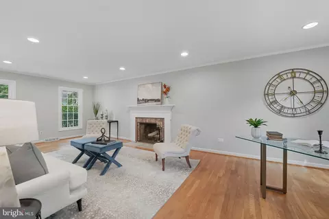 Living - 2350 Swaps Ct, Reston, VA 20191 photo 3 of 8