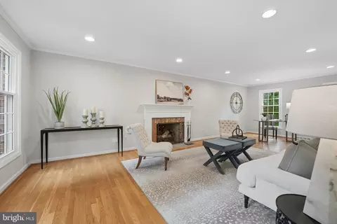 Living - 2350 Swaps Ct, Reston, VA 20191 photo 2 of 8
