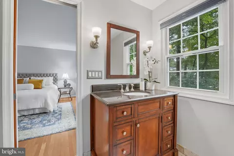 Bath - 2350 Swaps Ct, Reston, VA 20191 photo 3 of 4
