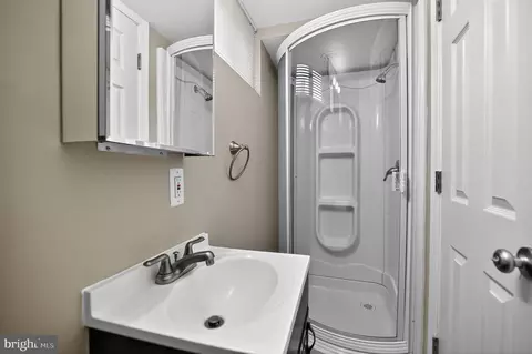 Bath - 7403 Charlotte St, Springfield, VA 22150 photo 3 of 3