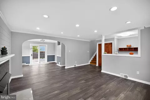 Living - 7403 Charlotte St, Springfield, VA 22150 photo 3 of 5