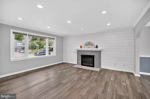 Living - 7403 Charlotte St, Springfield, VA 22150 photo 1 of 5
