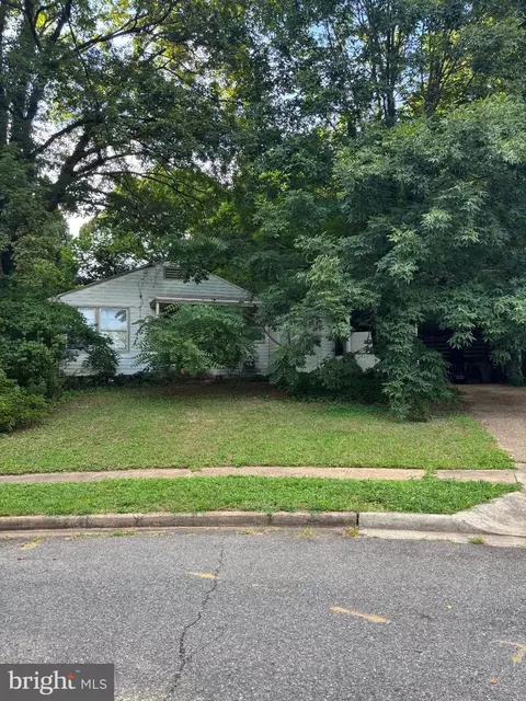 3020 Fredsen Pl, Falls Church, VA 22042