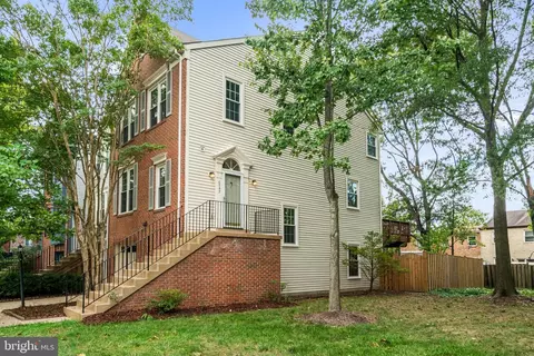 6342 Franconia Commons Dr, Alexandria, VA 22310