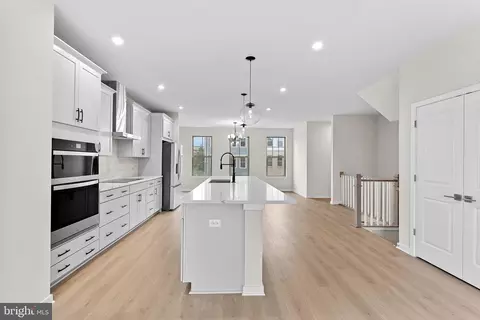 6235 Folly Ln, Alexandria, VA 22315