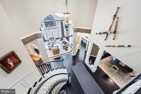 Entry Way - 7414 Old Maple Sq, Mclean, VA 22102 photo 6 of 8
