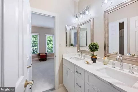 Bath - 7414 Old Maple Sq, Mclean, VA 22102 photo 3 of 5