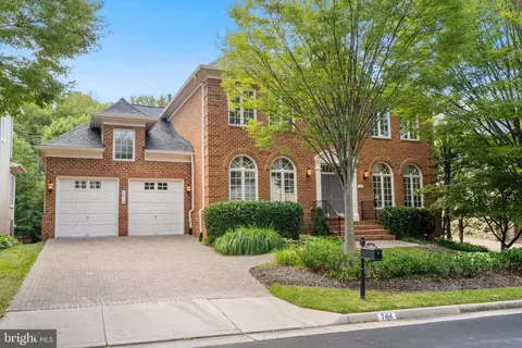 7414 Old Maple Sq, Mclean, VA 22102