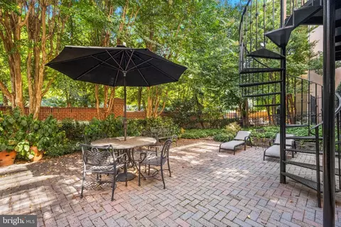 Exterior - 7414 Old Maple Sq, Mclean, VA 22102 photo 3 of 5