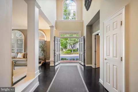 Entry Way - 7414 Old Maple Sq, Mclean, VA 22102 photo 2 of 8