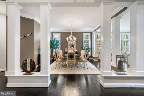 Entry Way - 7414 Old Maple Sq, Mclean, VA 22102 photo 4 of 8