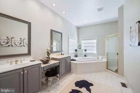 Bath - 7414 Old Maple Sq, Mclean, VA 22102 photo 1 of 5