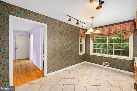 9023 Streamview Ln, Vienna, VA 22182 photo 10