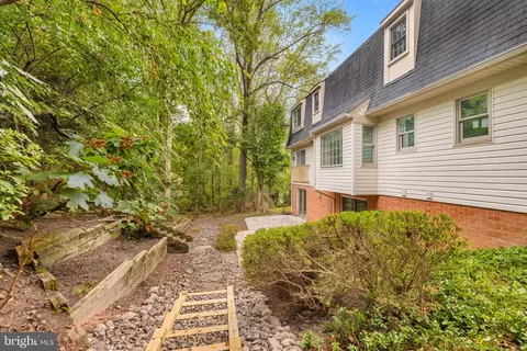 9023 Streamview Ln, Vienna, VA 22182 photo 31