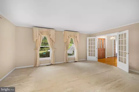 9023 Streamview Ln, Vienna, VA 22182 photo 3
