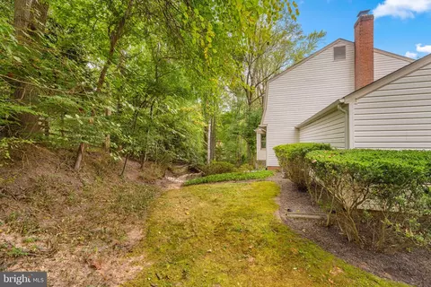 9023 Streamview Ln, Vienna, VA 22182 photo 30