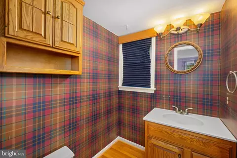 9023 Streamview Ln, Vienna, VA 22182 photo 13