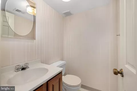 9023 Streamview Ln, Vienna, VA 22182 photo 26